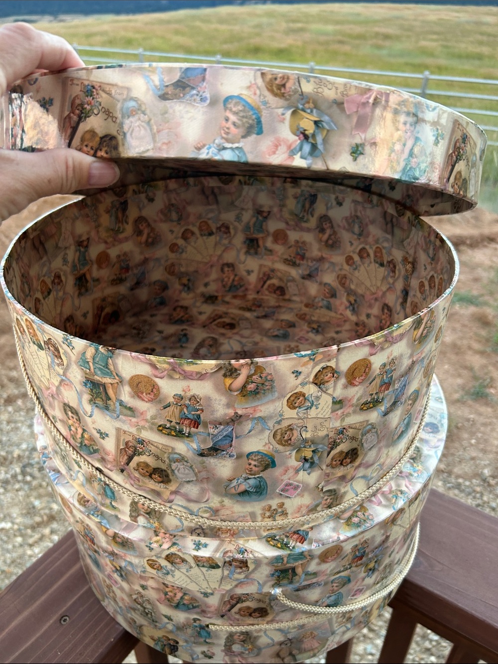 Set of 3 Vintage Nesting Illustration Hat Boxes 1995 - Picture 7 of 11